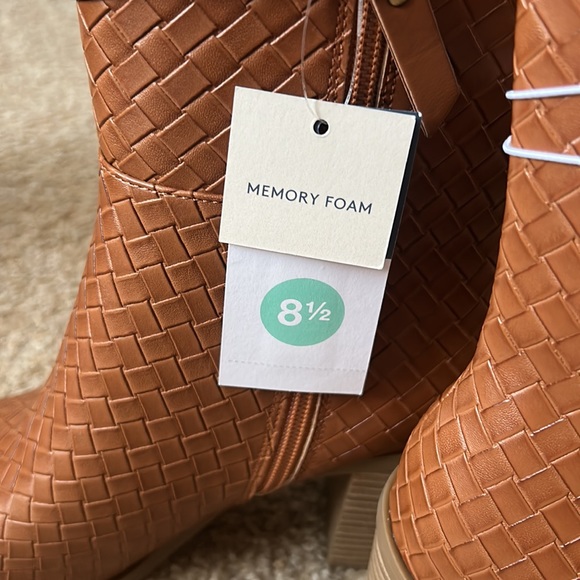 NWT 8 1/2 Fall Boots - Picture 4 of 4